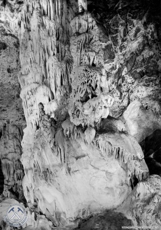 Fotografie : Sloupy ve vstupnm dmu, Macocha - jeskyn