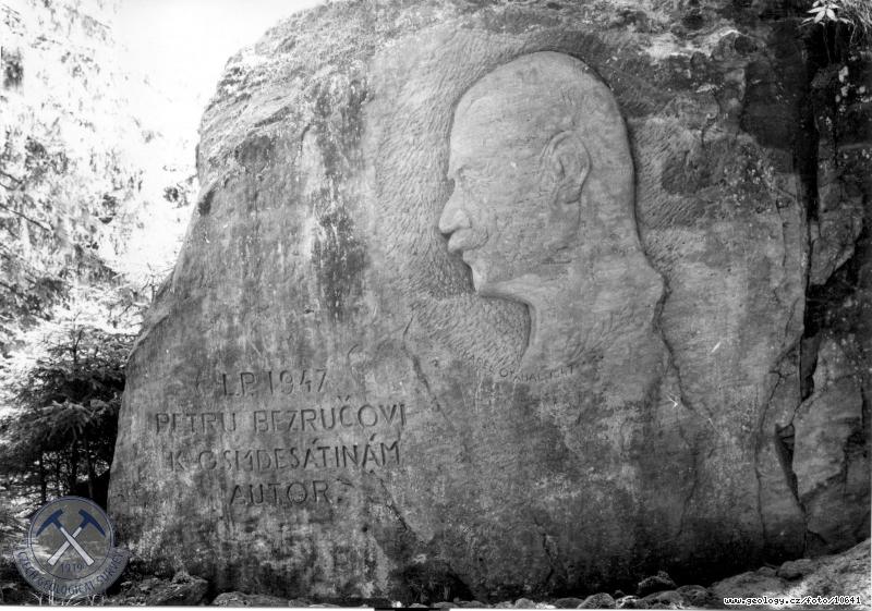 Fotografie : Reliefy v kvadropskovcch moskho cenomanu, Hradisko