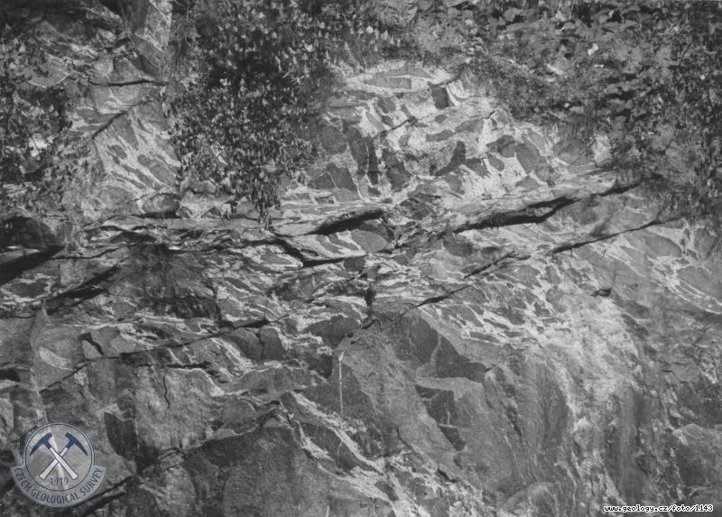Fotografie Lom v szavskm granodioritu: Granodioritov lom v Teletn. Bazick uzaveniny v granodioritu szavskho typu, Teletn 