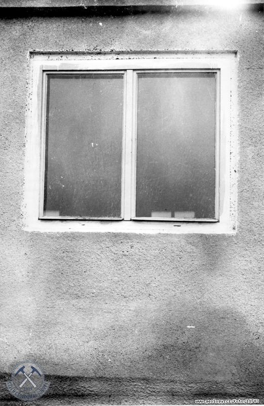 Fotografie : Stavenie skladi pro vrtn jdra Geofondu: 2-dln okna, Lun u Rakovnka.