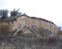 erven kopec - celkov pohled na stnu oputn cihelny, Pavla Tomanov Petrov, 2003
