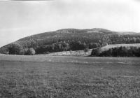 Sz. část Ještědského pohoří (Velký Vápenný). Pohled od Jitravy., Josef Svoboda, 1964