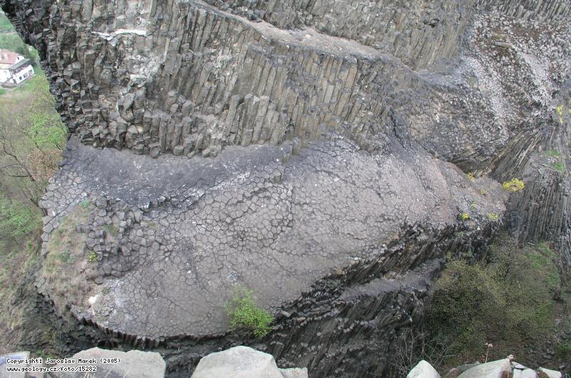 Fotografie Vrko u st nad Labem: Sloupcov rozpad vulkanit na lokalit Vrko u st nad Labem, Vrko u st nad Labem