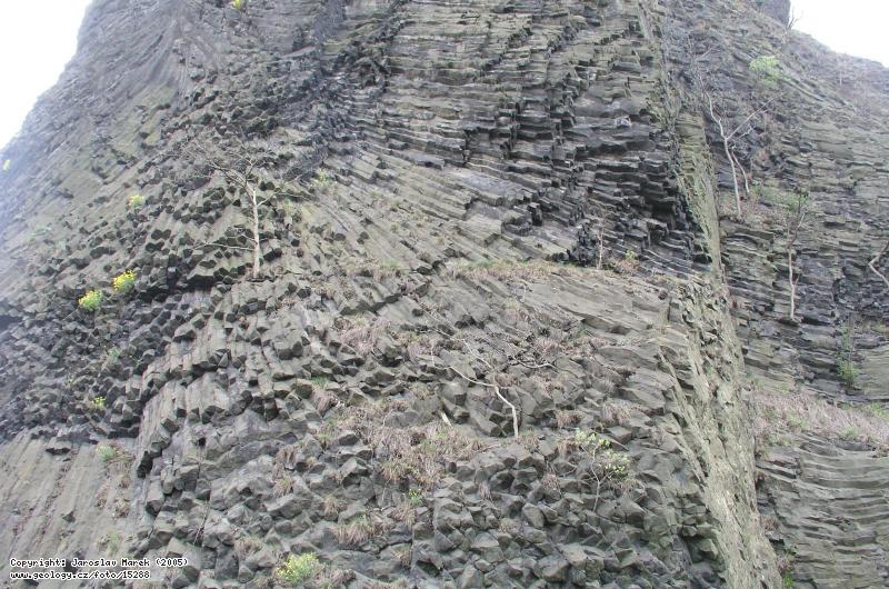 Fotografie Vrko u st nad Labem: Sloupcov rozpad vulkanit na lokalit Vrko u st nad Labem, Vrko u st nad Labem