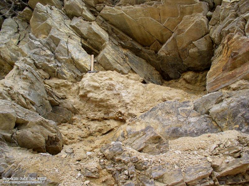 Fotografie Kapsa kdovch sediment: Kapsa kdovch sediment v krystaliniku, Nmekv lom (Skalka u Velimi)