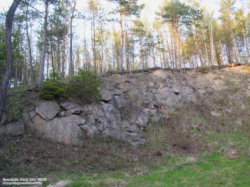 Fotografie ansk granit: ansk granit, Lmek u hlavn silnice Mukaov - any