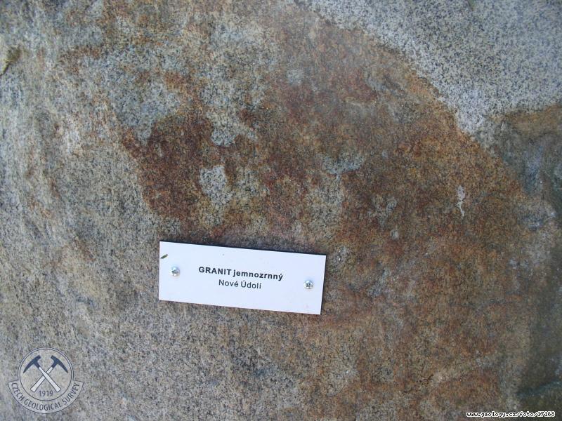 Fotografie Jemnozrnn ula (granit): Jemnozrnn ula (granit) - Nov dol, Geopark Stoec