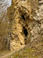 Lom na Kobyle - Vstup do Zalomen jeskyn v severn stn lomu. , Pavla Grtlerov, 2009