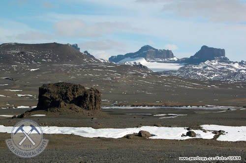 Fotografie Vypreparovan sopouch: Vypreparovan bazaltov sopouch, Antarktida - ostrov James Ross