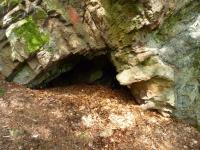 Ústí malé jeskyně na výchozech v údolí Čenkovičky., Pavla Gürtlerová, 2011