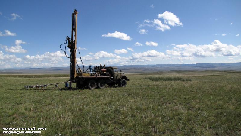 Photo : Drilling rig Vrtn souprava URB-2AV , Khushig uul