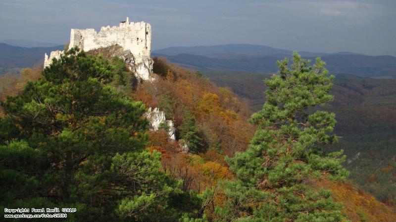 Fotografie Uhrovsk hrad: Uhrovsk hrad, Strovsk vrchy, Slovensko, Uhrovsk hrad