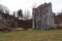 Skaln v ped vstupem do Sloupsko-ovskch jeskyn., Pavla Grtlerov, 2012