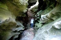 Sudslavick jeskyn s votinovit vyvtrvajcmi polohami tvoenmi mramorem s vy pms siliktovch minerl. , Vladimr ek, 2011