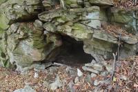 Pseudokrasov jeskyn na vchozech v okol kty (600m). Jej strop tvo leat vrsa., Pavla Grtlerov, 2012