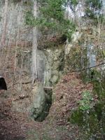 Vchod do jeskyn v Ponikl, zlom pi vstupu do jeskyn., Vclav Kachlk, 2011