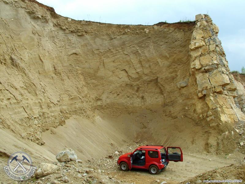 Photo : Miocene sands in the Devonian limestones, Cementrna Mokr, lom zpad