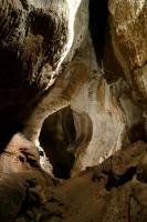 Konprusk jeskyn - krasov jeskynn systm s dvoukilometrovou dlkou chodeb ve tech propojench patrech. Bohat krpnkov vzdoba obasuje i unikty, jako chalcedonov rice a excentrick krpnky., Motykov Kamila - r Ji, 2005