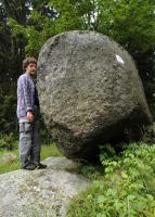 ulov balvan o rozmrech 3,5 x 1,5 x 2 m budovan porfyrickm biotitickm granitem., Motykov Kamila - r Ji, 2009