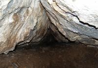 Krasov jeskyn tvoen 183 m dlouhou soustavou chodeb v krystalickch vpencch (mramorech) orlicko-snnickho krystalinika. , Jan Vtek, 2013