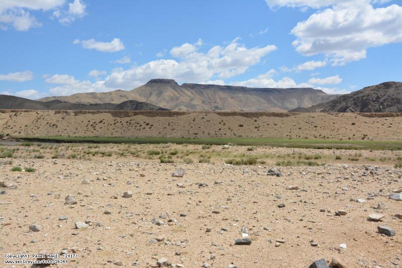 Photo Table mountain: Cretaceous basalts on the top of table mountain, Bayanteg, Mongolia, 