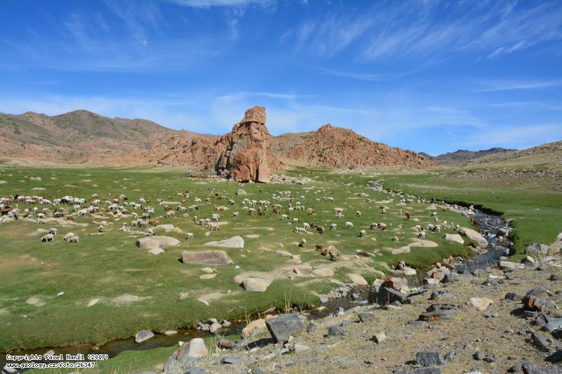 Photo : Granite pluton on the southern slope of the Mongolian Altai, Bugat, 