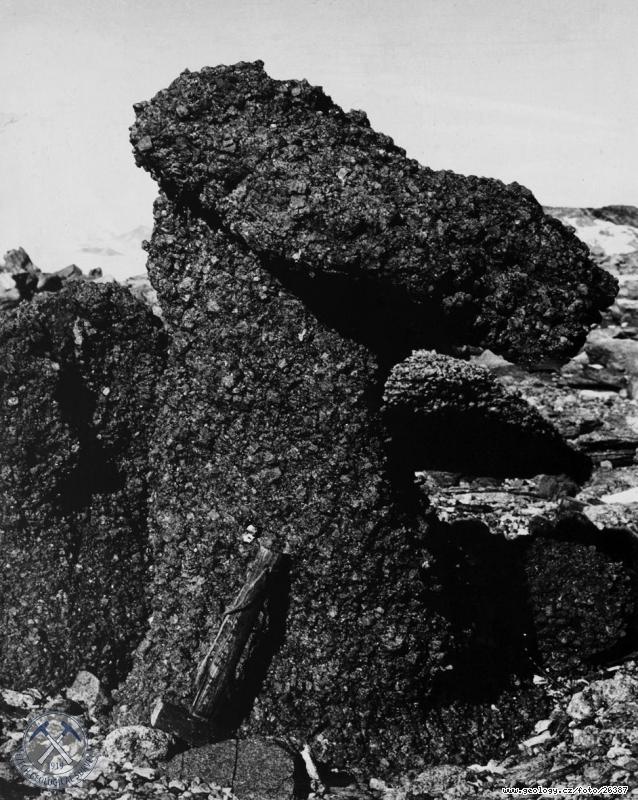 Fotografie Porfyrick syenit z charnockitov srie: Hibovit tvary v mornovch blocch - hora Insel, 