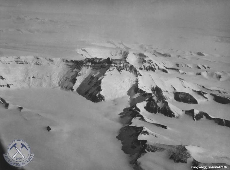 Fotografie Nejvy antarktick poho: Leteck przkum v okol Ellsworth Mts s Mt Winson 5140, 