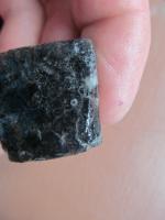 Nlezy zkamenlin (krinoid) v hrub krystalickch ernch vpencch (