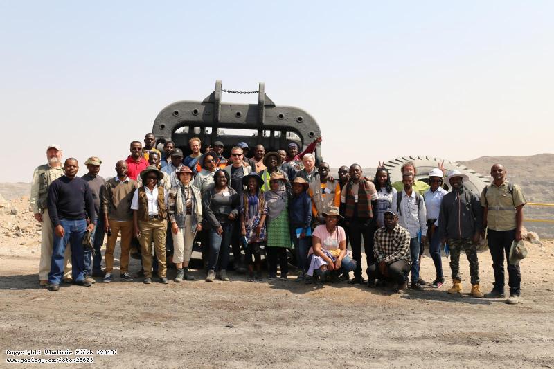 Fotografie Dl Rssing v Nambii: Skupina PanAfGeo na uranovm dole  Rssing v Nambii, 