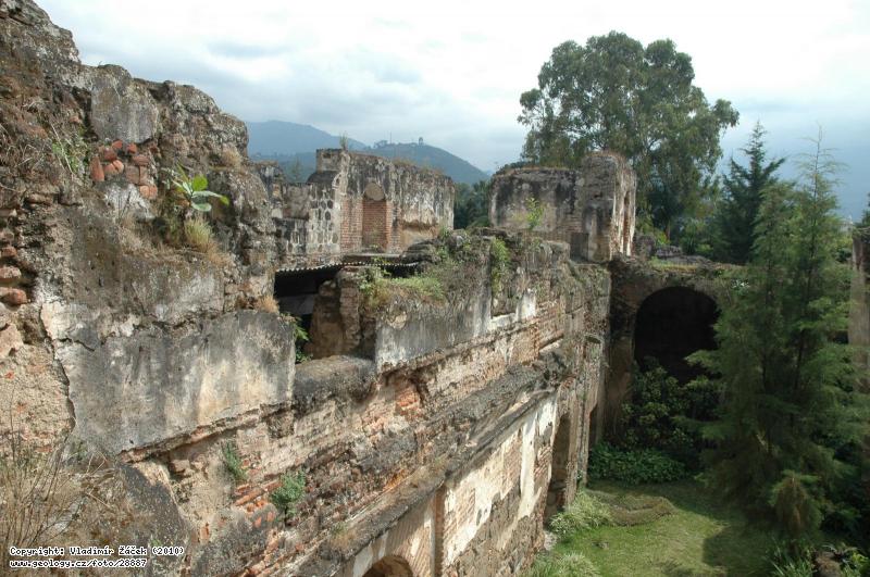 Photo Antigua Guatemala: Antigua Guatemala - a historic capital repeatedly destroyed by earthquakes, 
