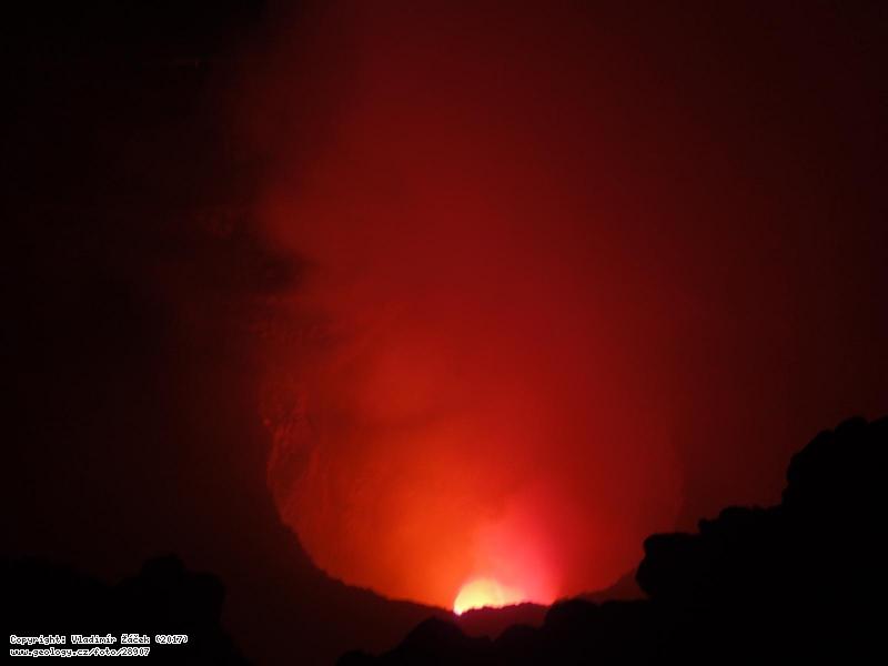 Photo Masaya Volcano: Lava lake in the crater of the  Masaya volcano in Nicaragua, 