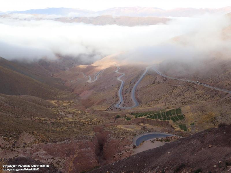 Photo Silnice pes Andy: Road crossing the Andes in Argentina, 