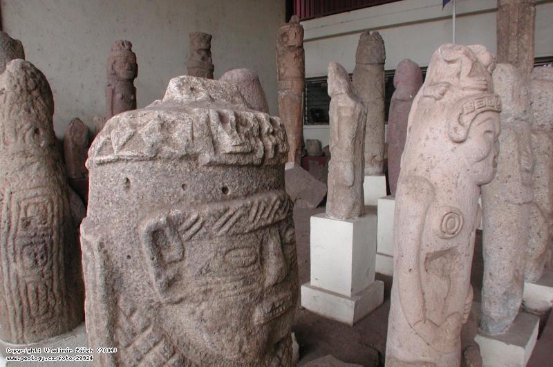 Fotografie ndinsk kamenn artefakty: Indinsk kamenn artefakty, muzeum Juigalpa, Nikaragua, 