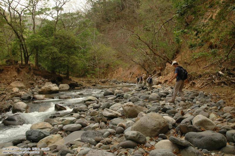 Fotografie dol eky Guacimal: Geologick mapovn v dol divok eky Guacimal, Kostarika, 