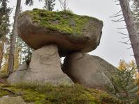 zem Pernkovho vrchu (1049 m n. m.) s typickmi bizarnmi skalnmi tvary vrcholovch st. Skaln hib., Markta Vajskebrov, 2020