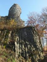 Sloupcovit odlun bazanit tvoc skaln podklad hradu Kumburk byl v 15. stoelt pouit i k jeho stavb., Markta Vajskebrov, 2020