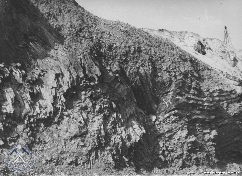 Fotografie : Zvrsnn silursk vpence ve spodn eti lomu cementrny Lochkov v Radotnskm dol, Lochkov