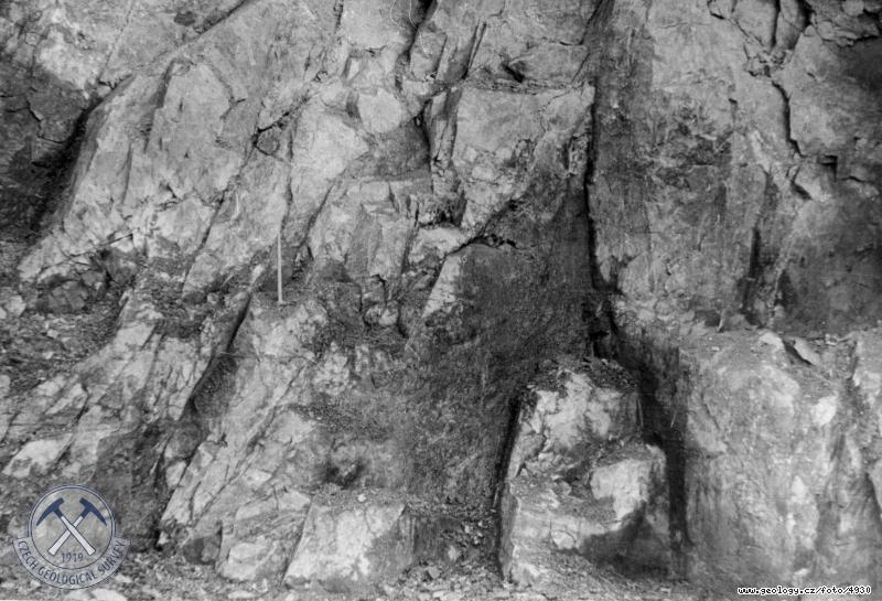 Fotografie : Detail uloen hornin v zezu Z-6 ku przkumu pro oteven kamenolomu k vstavb pehrady., Flje
