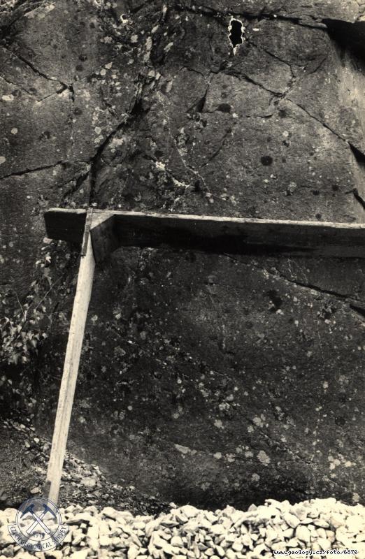Fotografie : Porfyricko-bititick granodiorit blokovit rozvolnn u st Mlnskho potoka do Vltavy, Mlnsk potok