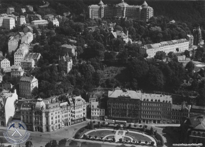 Fotografie Karlovy Vary: Karlovy Vary s hotelem Imperil, pohled z vyhldky z Jelenho skoku, Karlovy Vary
