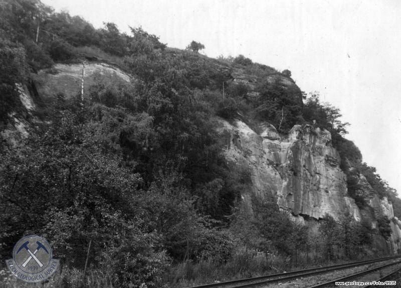 Fotografie : Pskovce vlevo od eleznin trati z Kralup do Nelahozevsi., Kralupy