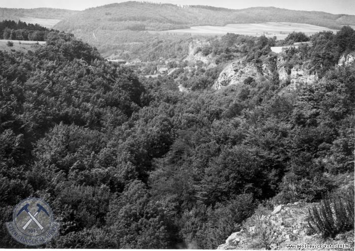 Fotografie : dol Bubovickho potoka, v pozad Srbsko, hluboepsk vpence, v pozad Koda., Srbsko