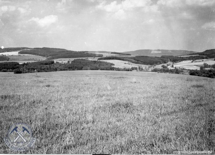Fotografie : Pohled od Kenova, kda tchovskho pruhu s pilehlou st Kenovsk brzdy 1.st panoramatu, pohled od Kenova