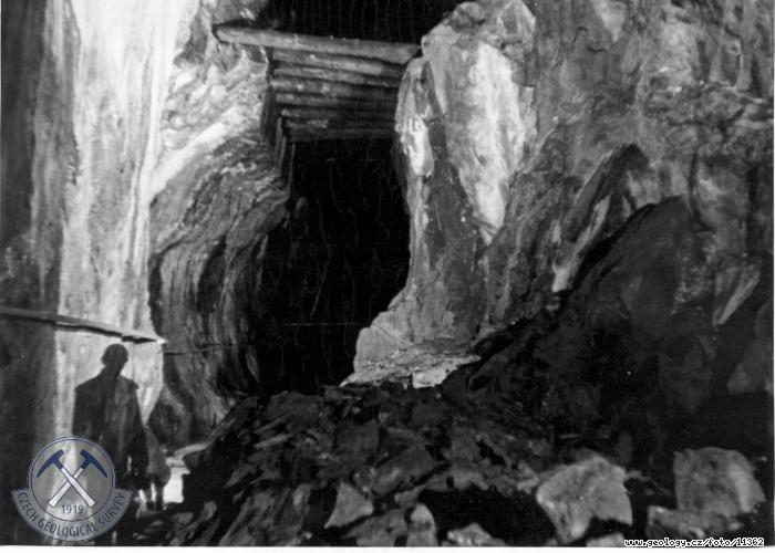 Fotografie : Přímo v obci - cínový důl Mauricius. Blasiova štola ( v úseku od šachty ke konci), Hřebečná