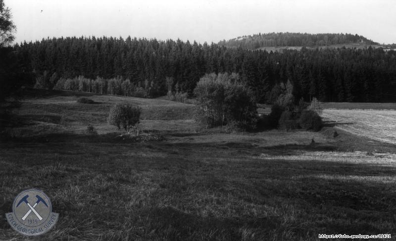 Fotografie : Morfologie vltavsk�ho �dol� z lev�ho b�ehu proti �st� Ml�nsk�ho potoka, pohled po proudu Vltavy a� p�es �eku. , �st� Ml�nsk�ho potoka