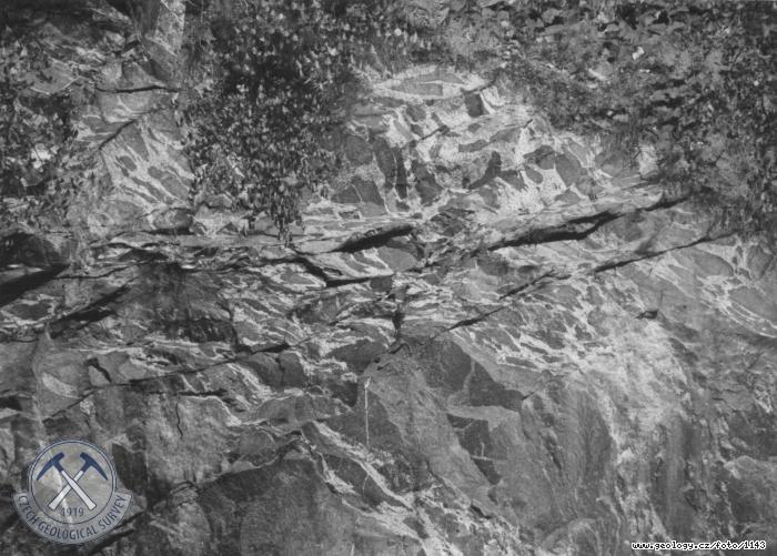 Fotografie Lom v szavskm granodioritu: Granodioritov lom v Teletn. Bazick uzaveniny v granodioritu szavskho typu, Teletn 