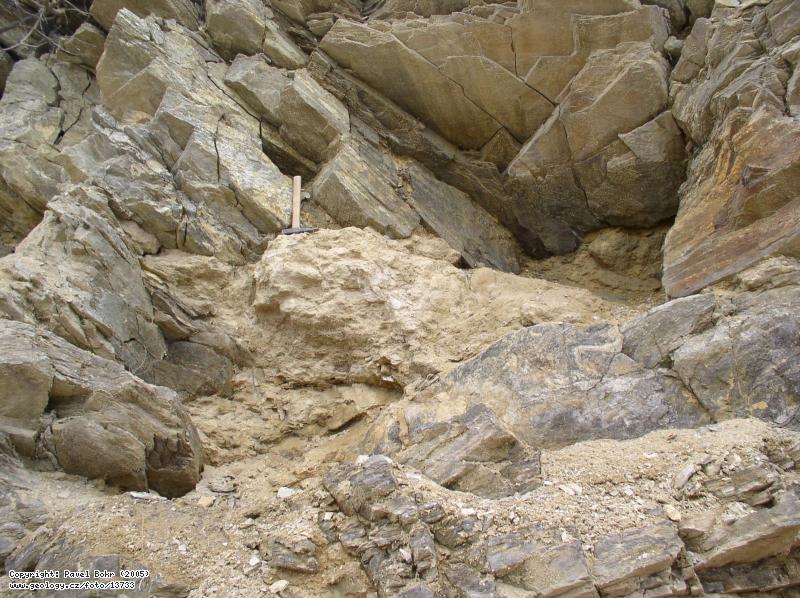Fotografie Kapsa kdovch sediment : Kapsa kdovch sediment v kutnohorskm krystaliniku, Lom u Velimi