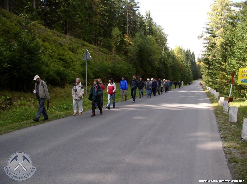Fotografie 3. Sjezd �esk� geologick� spole�nosti: 3. Sjezd �esk� geologick� spole�nosti 19 - 22. 9. 2007 Volary - Exkurze �. 3 �dol�m Vydry, Srn�