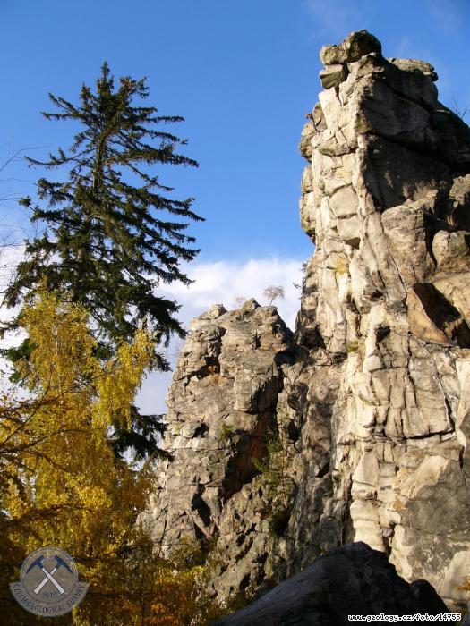 Fotografie Drteniky: Drteniky (611,1 m)  -  skaln hradby s izolovanmi skalisky, Drteniky